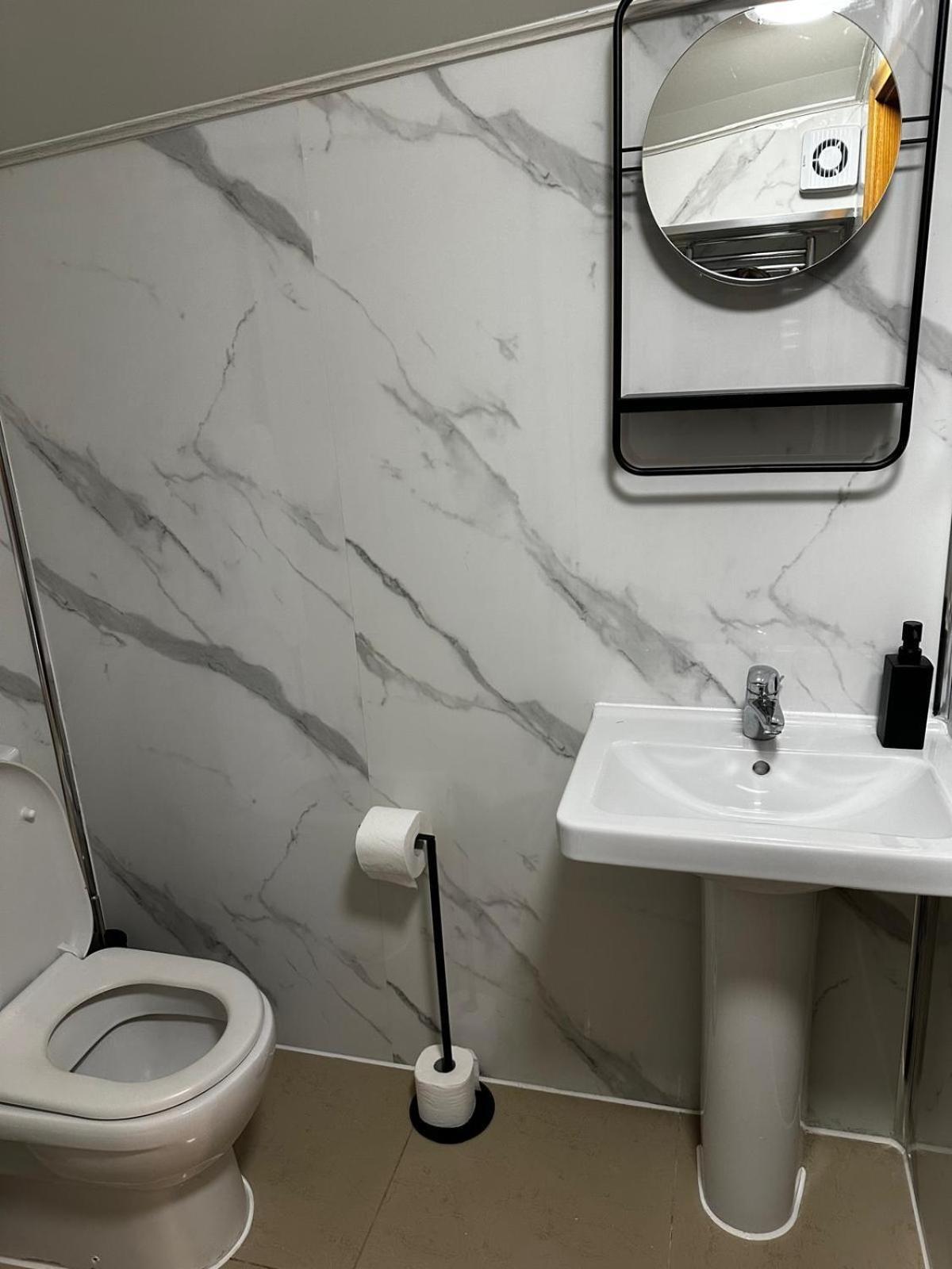 Fb1-Spacious Basement Studio Flat Fits 2- Near Hyde Park London Kültér fotó